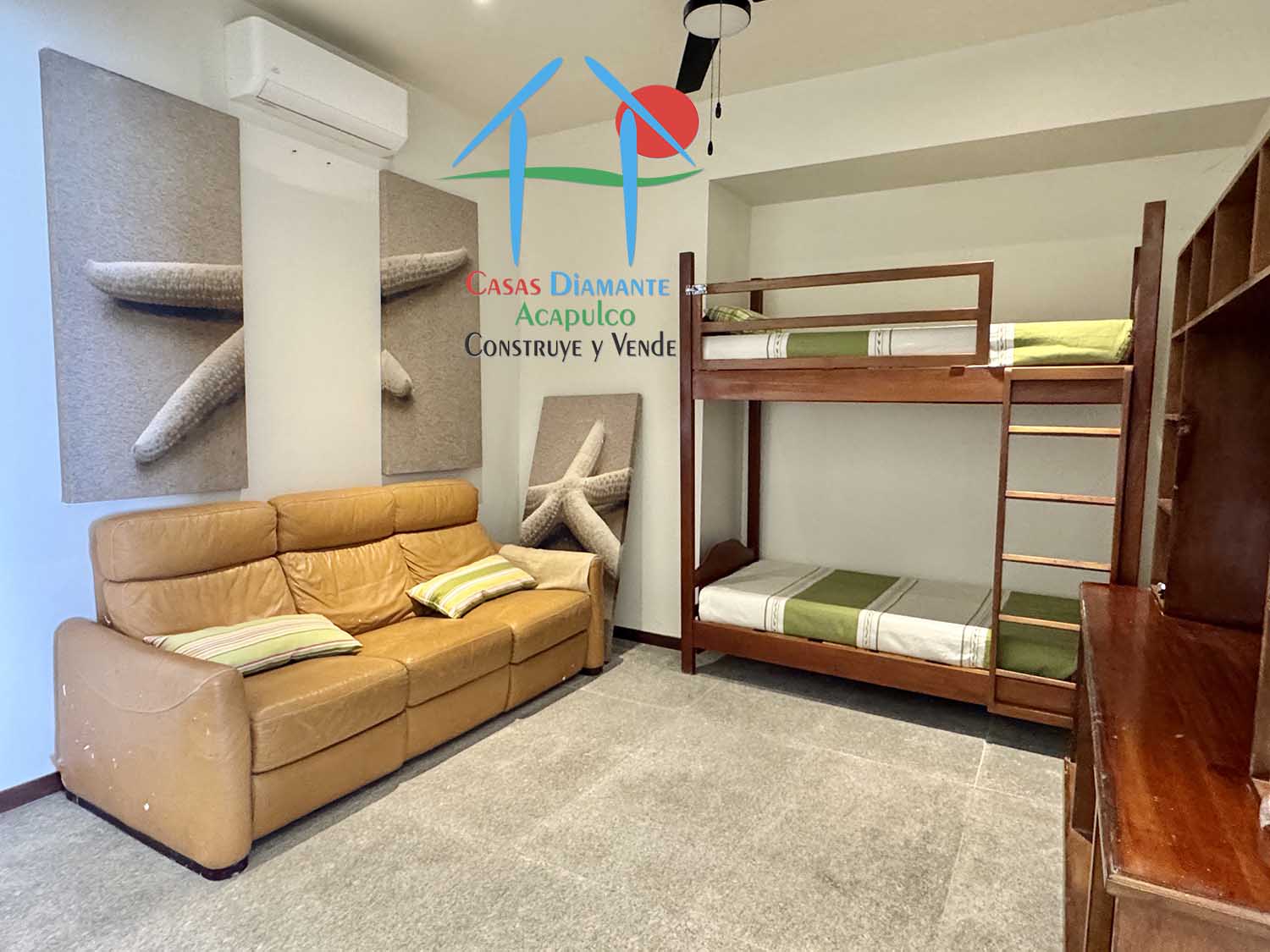 Ocean Front 802 - Sala de televisión 1